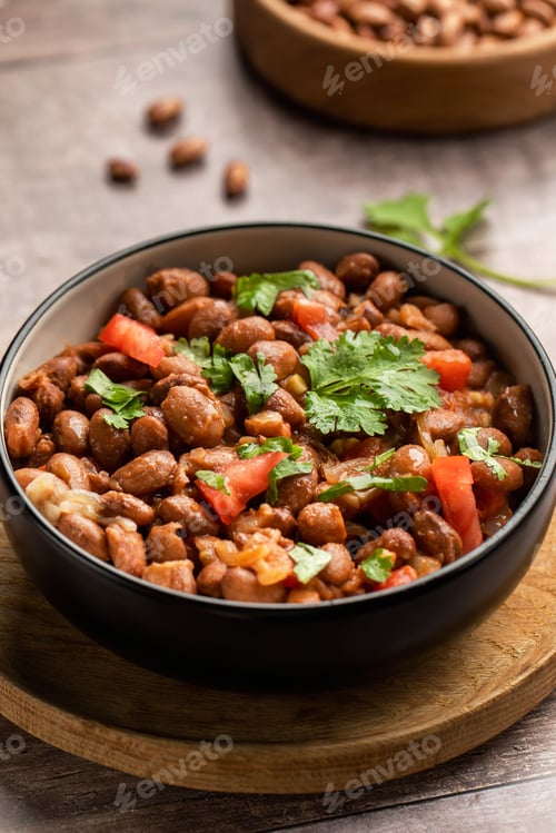 Preview: Vegetarian dish of stewed pink beans and tomatoes. A delicious bean dish served