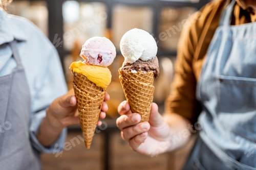 Aperçu: Cheering with yummy ice creams indoors