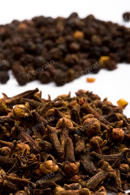 Preview: cloves and black pepper