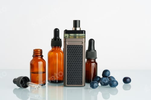 Preview: Vape smoking liquid with berry flavor close up