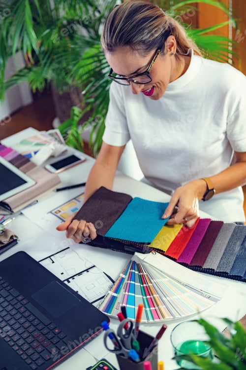 Preview: Architect choosing fabric samples