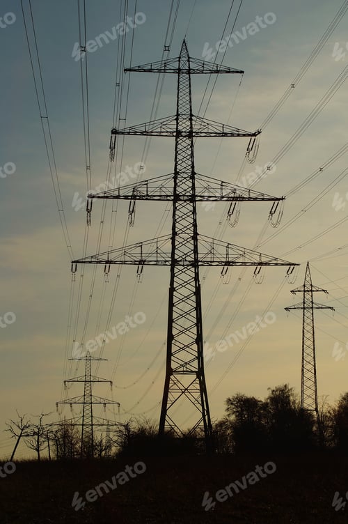 Preview: High-voltage pylons against the wintry evening sky near Frankfurt.