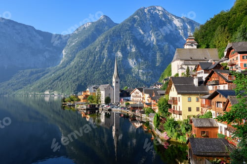 Vista previa: Hallstatt village in Austria on a beautiful summer day