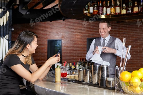 Preview: Woman in bar talking with bartender