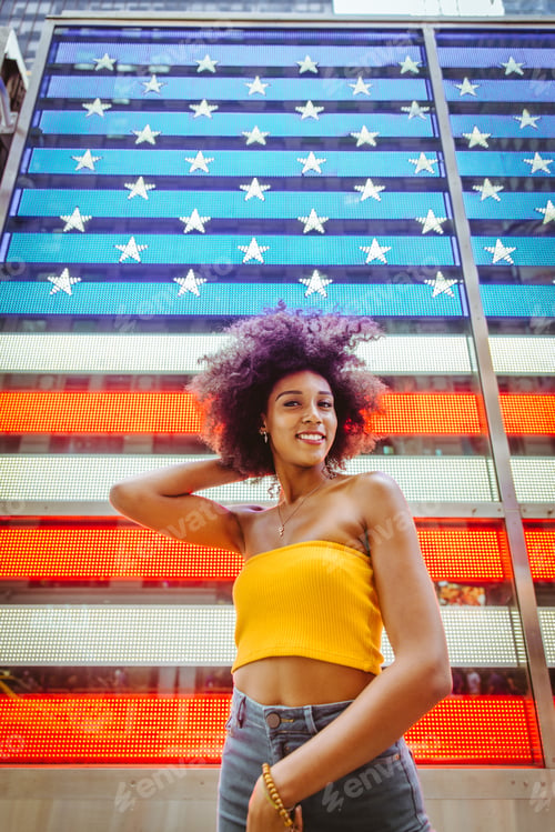 Preview: Beautiful woman in New York