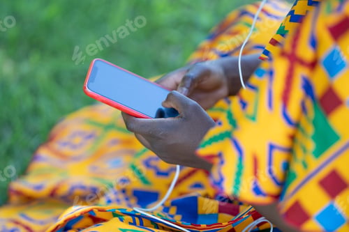 Preview: Close-up of black-skinned woman's hands using mobile phone in park