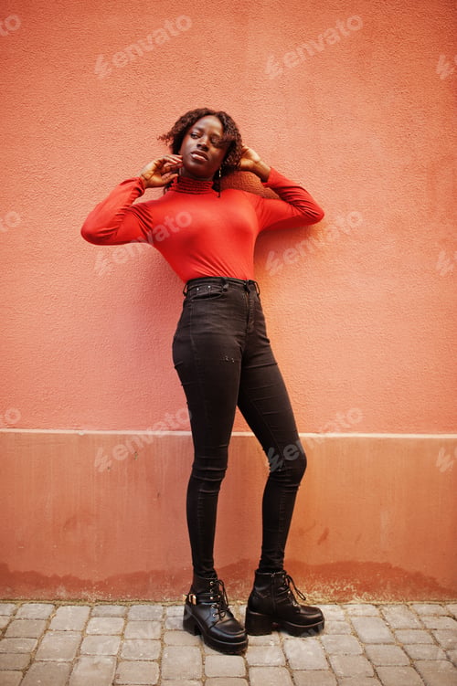 Preview: Portrait of a curly haired african woman