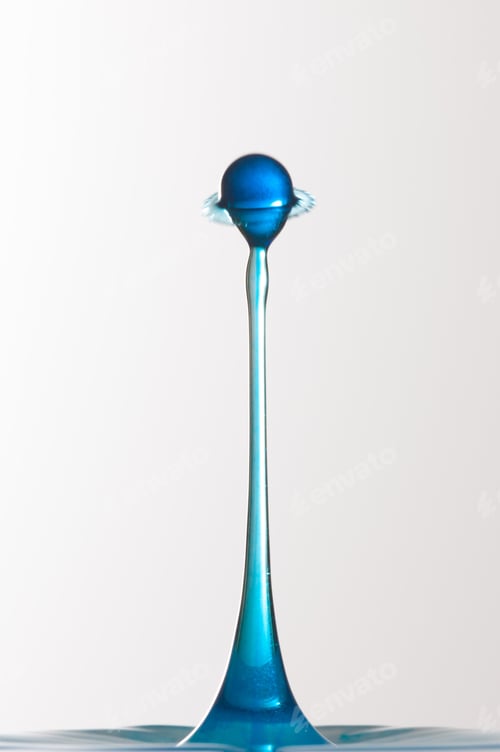 Preview: Splash of blue liquid with high speed flash