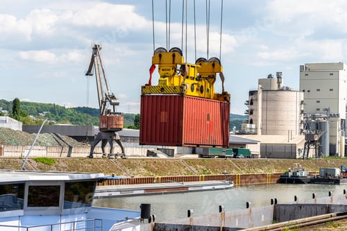 Preview: A container gantry crane on a rail loads the container into a barge