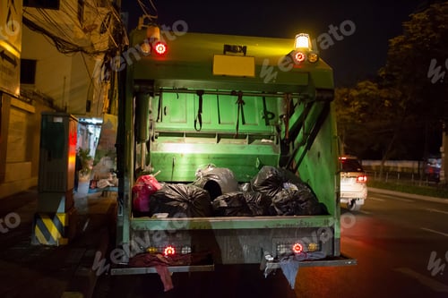 Preview: Garbage Truck On A Night Shift