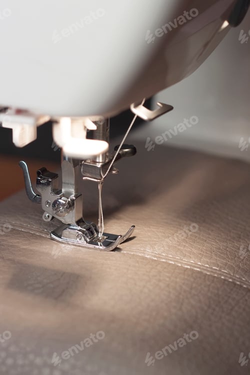 Preview: sewing machine presser foot and item of clothing