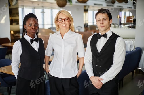 Preview: Portrait of Middle Aged Caucasian Woman with Young Restaurant Workers Standing