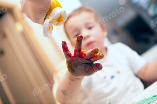 руки мальчика