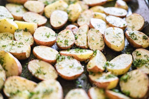 Preview: delisious potato halves, oven roasted, with fennel, a in a baking tray