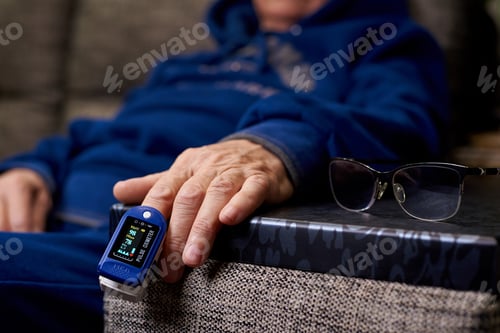 Preview: Older woman measuring blood oxygen