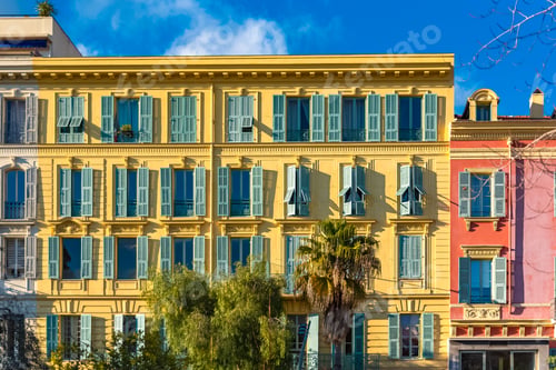 Preview: Nice, narrow street in the Vieux Nice, ancient buildings