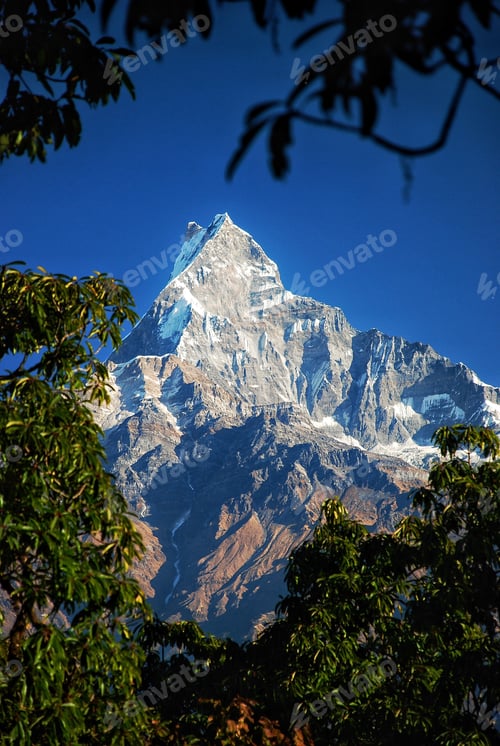 Preview: Maccupachare rises above other peaks in the Himalayas, the 'Fishtail '