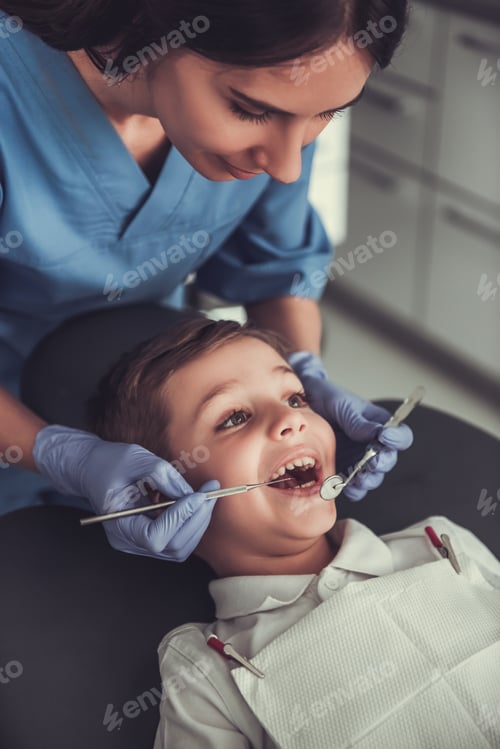 Preview: Little boy at the dentist