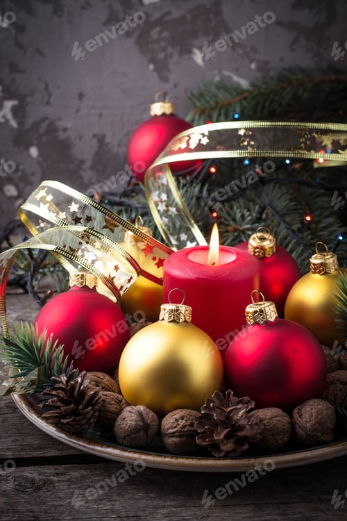Preview: Red and golden Christmas balls on plate