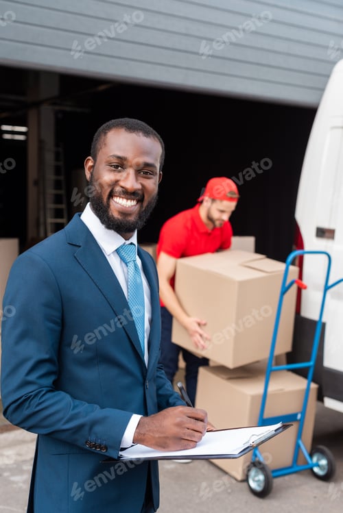 Preview: selective focus of multicultural businessman and delivery man