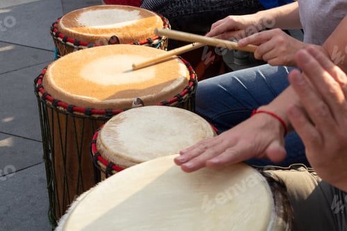 Preview: The men on the Mandinka drums create their own music, the backing rhythm.