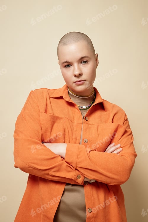 Preview: Confident bald young woman