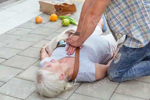 Preview: Man performs a heart massage on an senior lady who fainted on the street