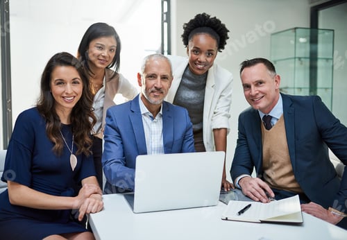 Preview: Portrait of a group of businesspeople working together on a laptop in a modern office