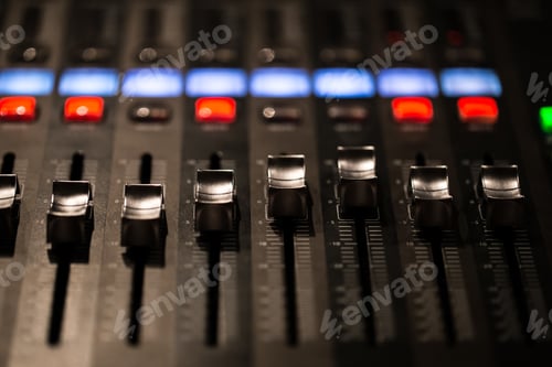 Preview: fader digital mixing console with volume meter