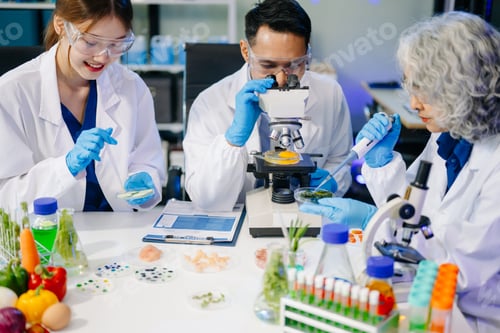 Visualização: Dynamic scene of food scientists using microscopes and pipettes in a lab,