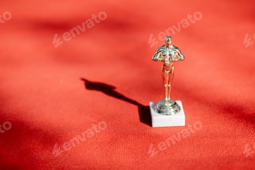 Preview: Famous film award statue