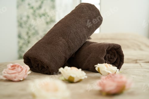 Vista previa: Rolled up towels on a bed in a beauty salon