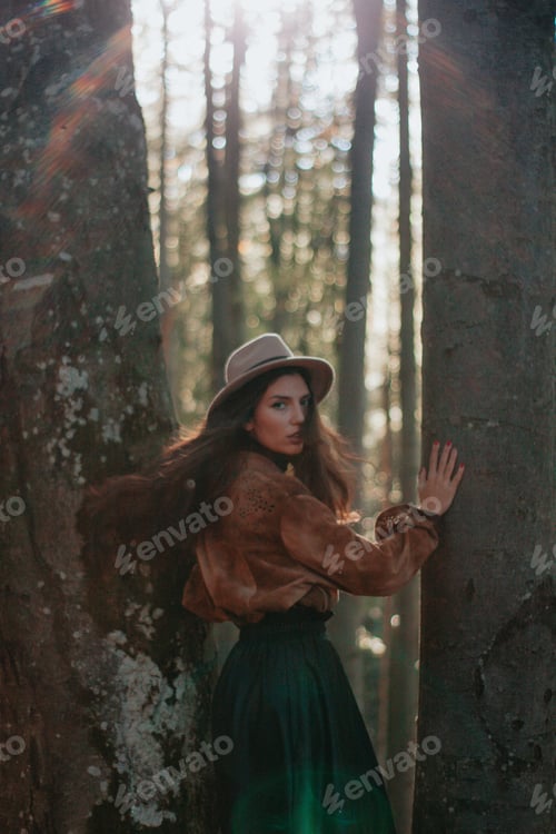 Preview: Photo of a beautiful woman looking over her shoulder