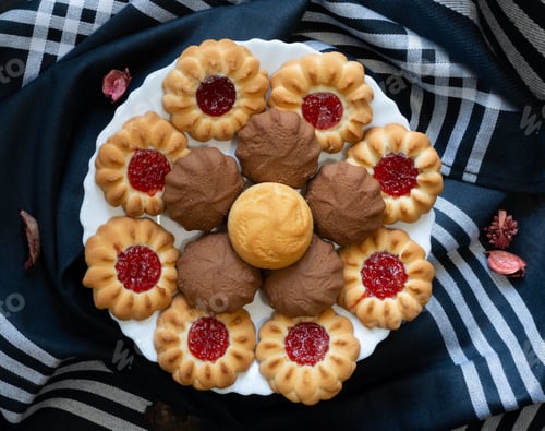 Preview: dried sweet cookies