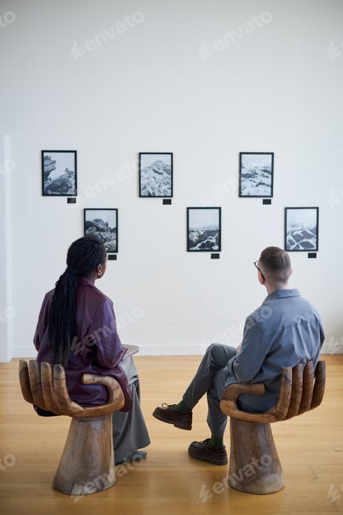 Visualização: Visualizando a exibição de fotografias em preto e branco da galeria de arte