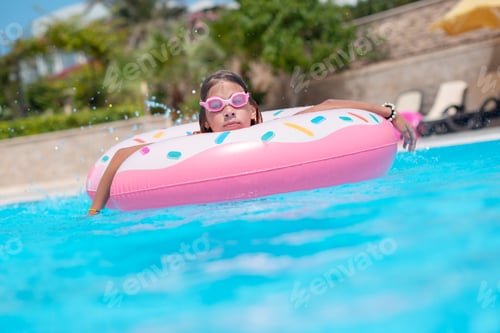 Preview: girl in the pool. Summer vacation