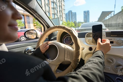 Preview: Arab woman puts the phone on the holder in the car