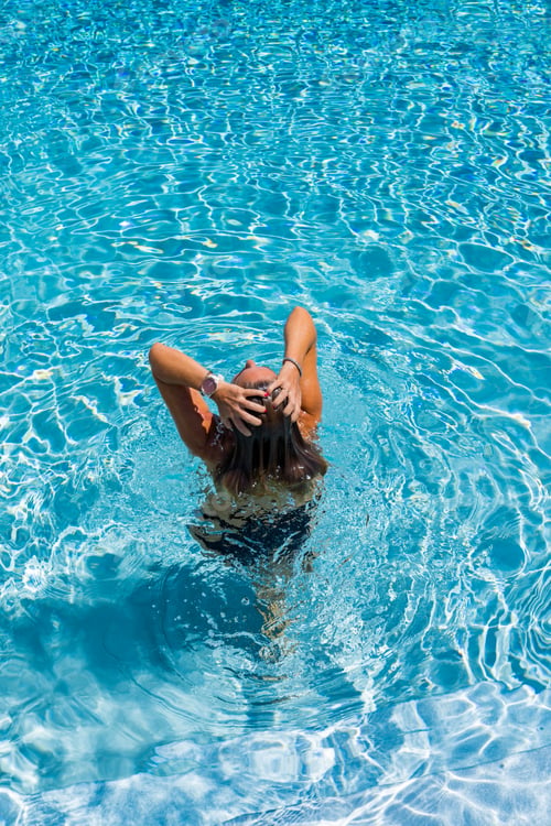 Preview: woman in luxury spa resort near the swimming pool.