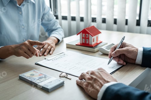 Preview: Real estate broker agent consulting the customer to a decision m