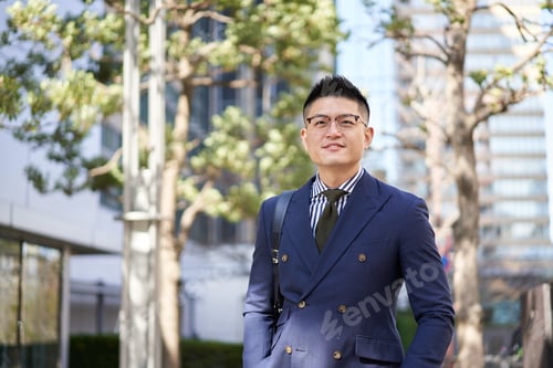 Preview: Asian businessman walking in the business district