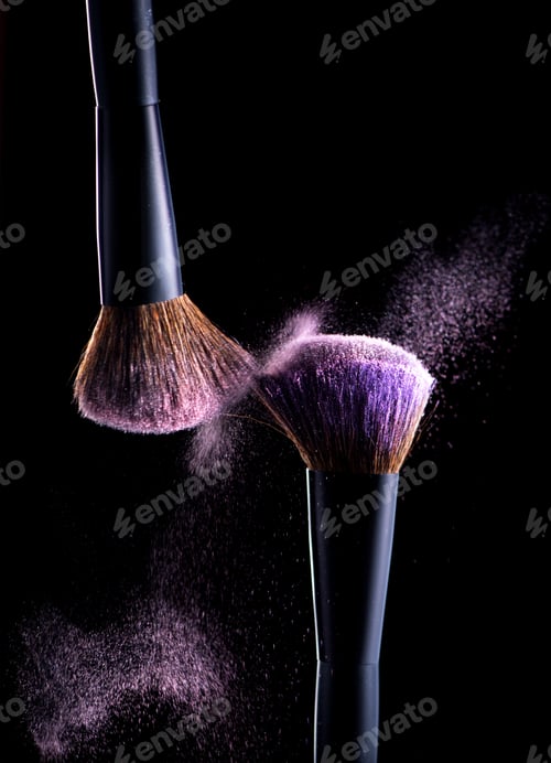 Preview: Cosmetic brushes with cosmetic powder spreading