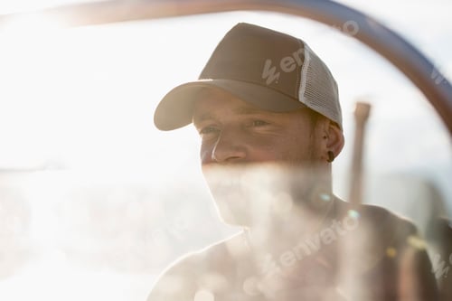 Preview: Man in a cap enjoys a sunny day behind the wheel