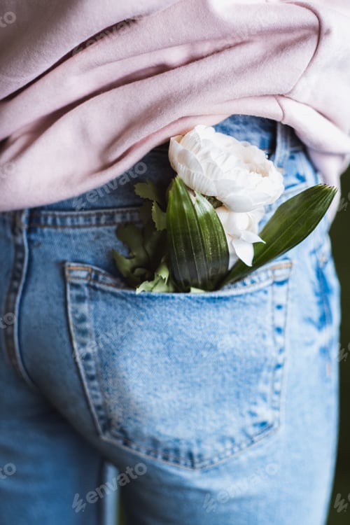 Preview: White Flowers in Denim Pocket with Pink Top