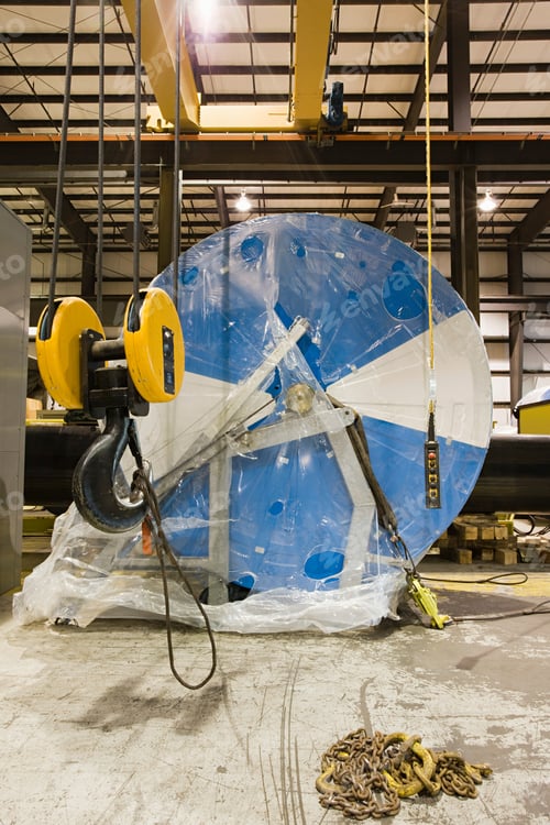 Preview: Industrial spool wrapped in blue at a warehouse ready for transport
