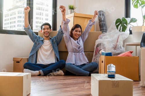 Preview: Asian young couple are glad after successfull packing the big cardboard box