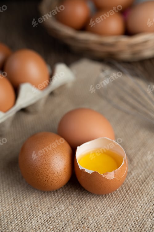 Preview: Eggs on the floor of hemp sacks