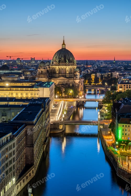 Preview: The river Spree in Berlin at night