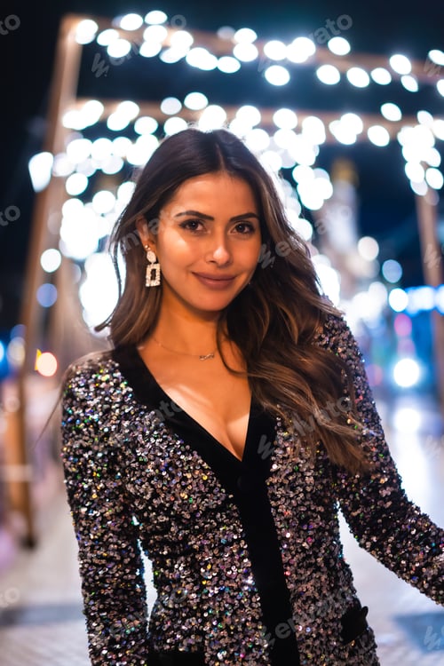 Preview: Young girl in a fashionable dress with sequins in the city christmas lights
