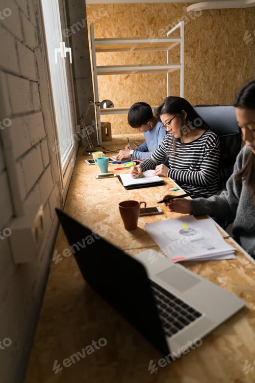 Preview: Side view of Chinese people working