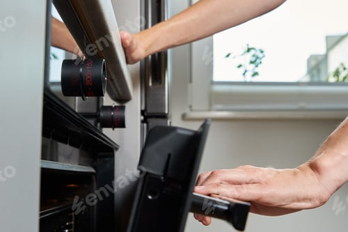 Preview: Female open electric oven door